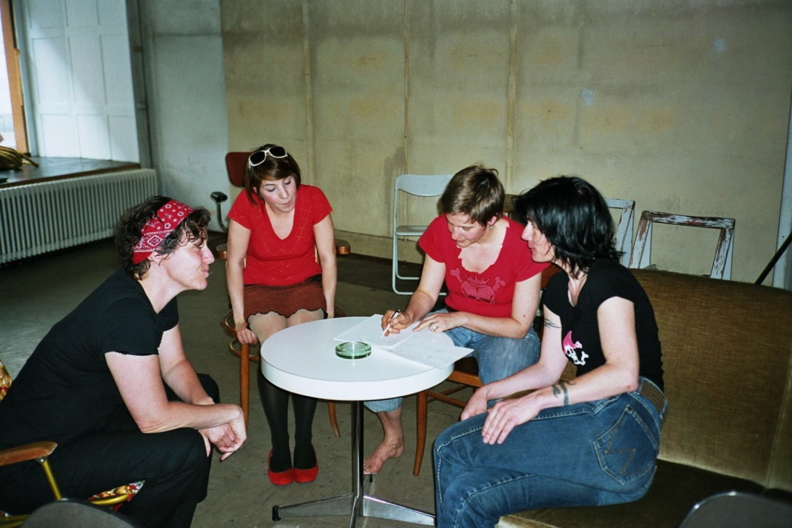 "Perla-Mai" Festival. "Tittanic Goes Züri", Vorbereitungen mit Urike Ulrich, Susi Stühlinger, Sandra Künzi, Suzanne Zahnd, message salon, Perla-Mode, Zürich