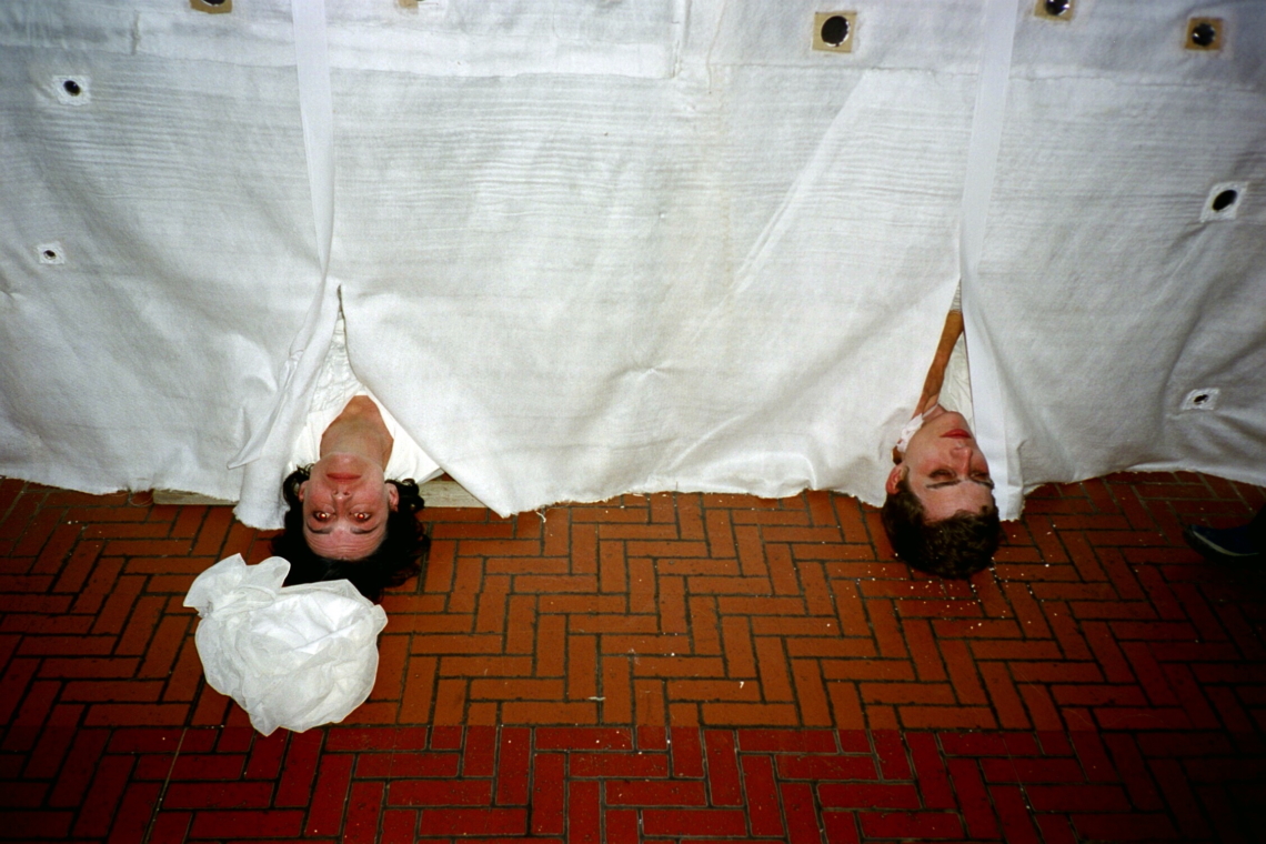 Bella Angora und Christian Falsnaes "Feel" Performance, message salon Rigiplatz, Zürich