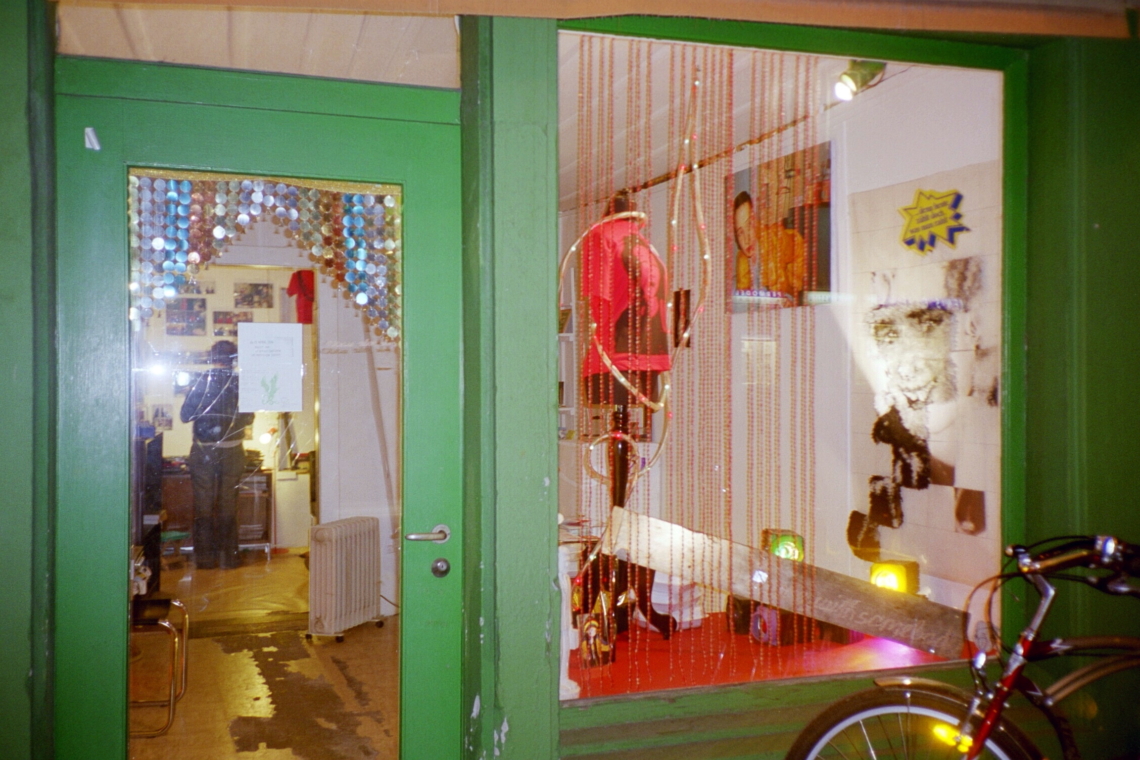 message salon shop und videoclub 2001–2005, message salon Rigiplatz, Zürich