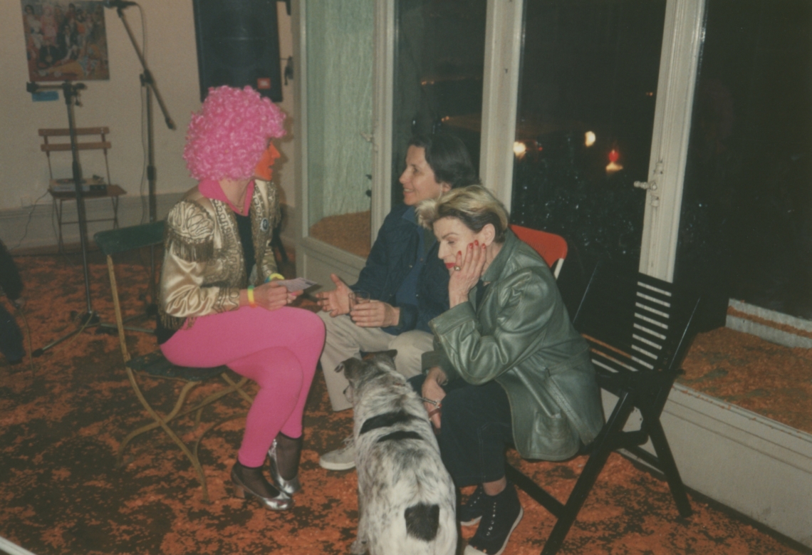 "The Big Schnick-Schnack Costume Party". Bessie Nager und Susann Walder, message salon, Zürich 1996