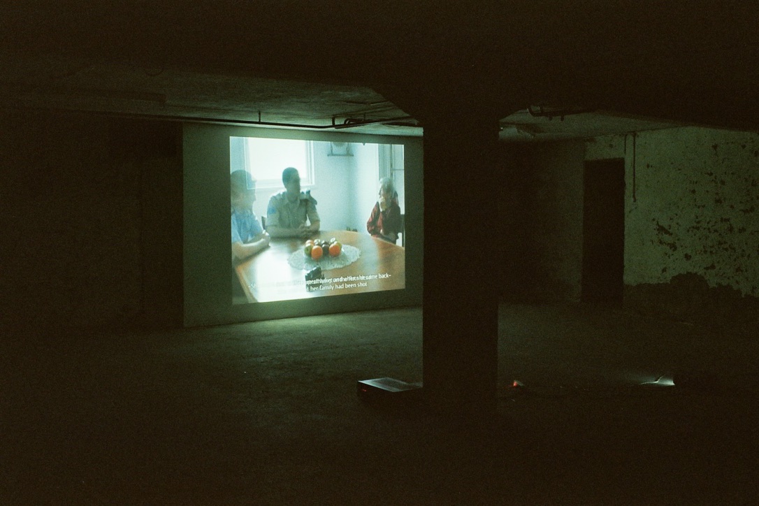 Videoinstallation "And We Worked", Roy Menachem Markovich, cellar Perla-Mode  