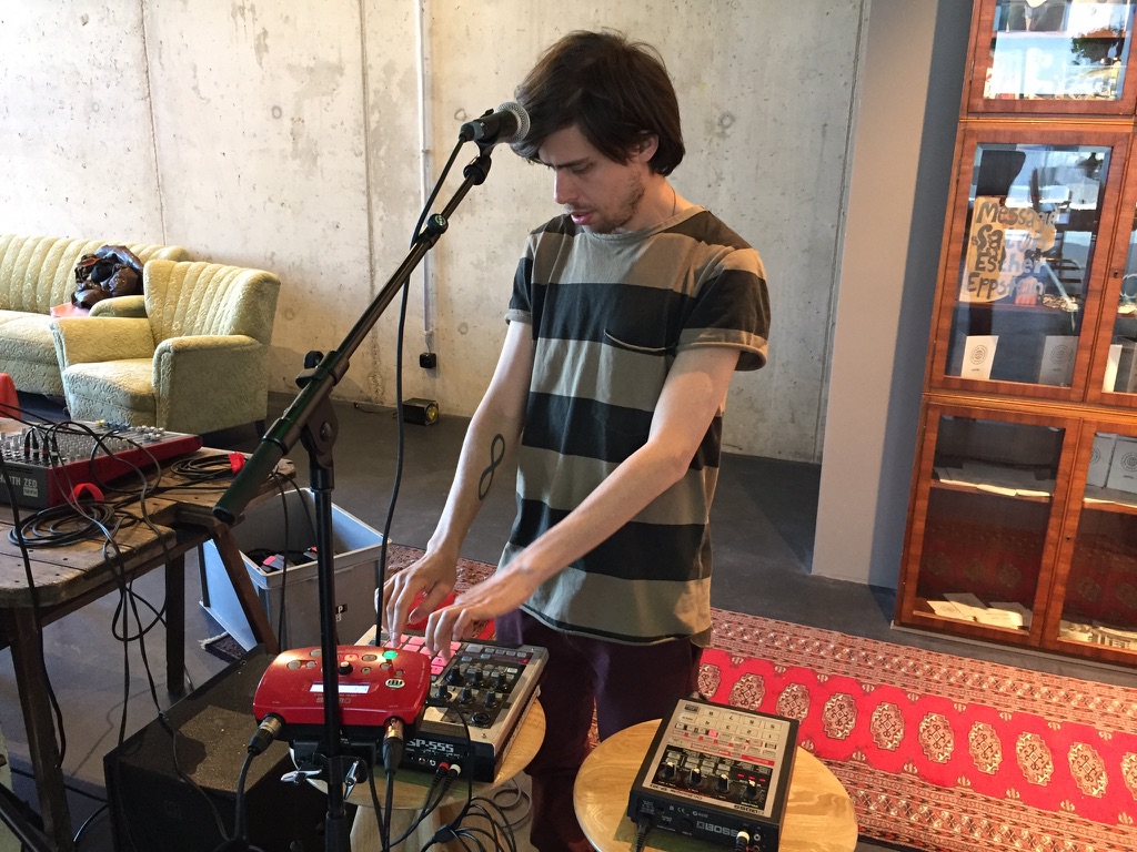 Ryskinder, Welcome the artist! message salon embassy Hotel, Zürich