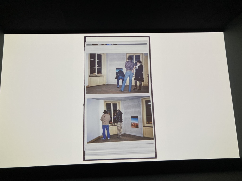 Esther Eppstein "Perla-Mode-Album, message salon 2006–2013, 300 Minuten, kein Ton, 2016" Videoprojektion, Kunsthaus Zürich, Zürich