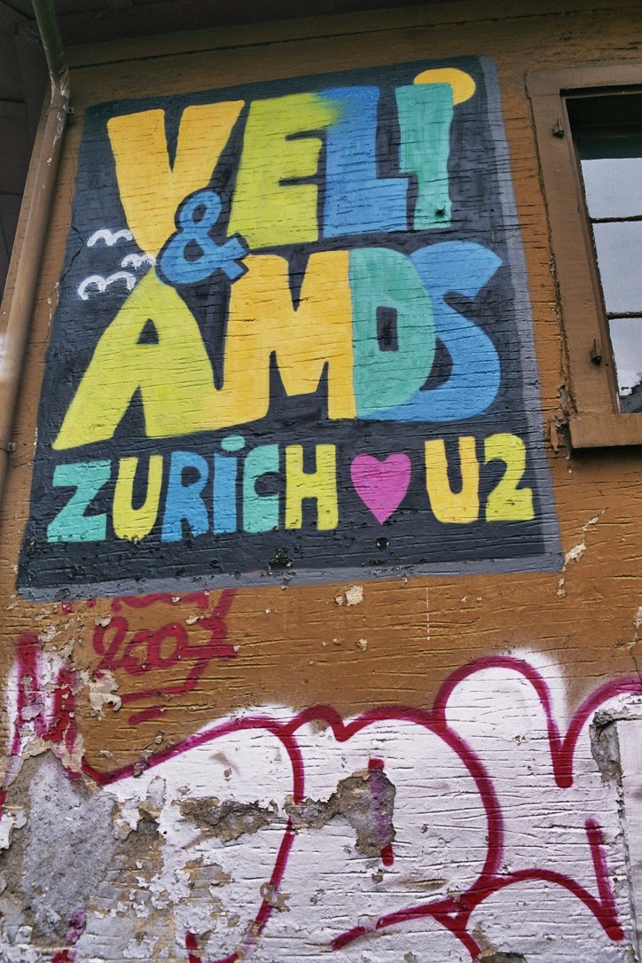 Veli & Amos, Live in Galleries, "Zürich loves U2," Perla-Mode, Langstrasse, Zurich 