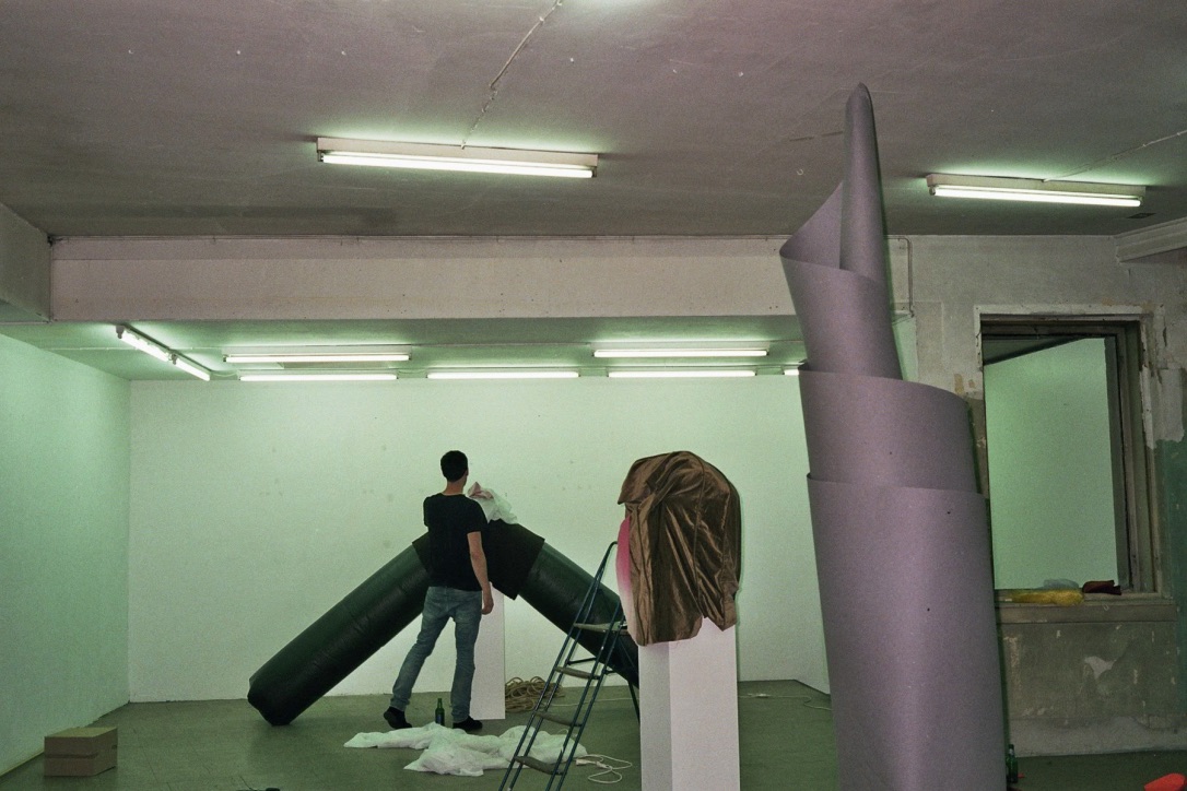 Roman Blumenthal, the sculptures are created for the exhibition "Conforama", Perla-Mode, Zurich