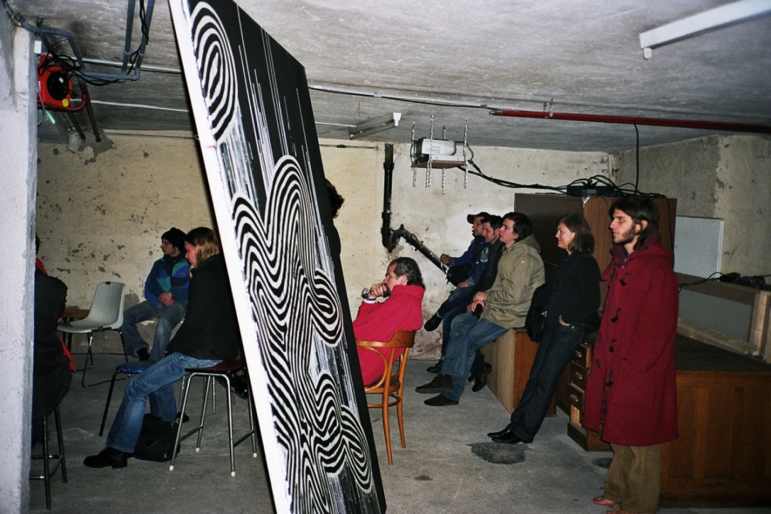 Davix "Auto Reverse", Videoprojektion im Keller, message salon, Perla-Mode, Zürich