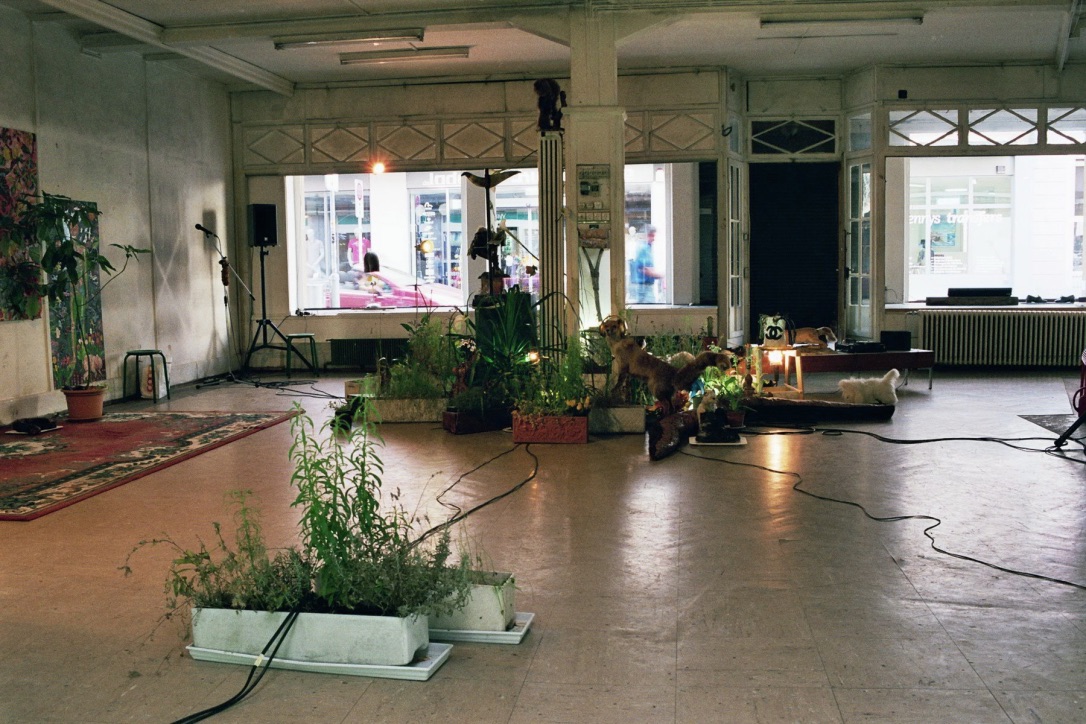 Stini Arn und Ehfa Hiltbrunner "Jungle fever", message salon, Parterre Perla-Mode, Zürich