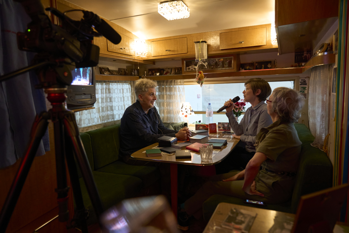 Gespräch im Wohnwagen, mit San Keller, Nadia Willen Schneider und Esther Eppstein. Photo by Nicolas Duc
