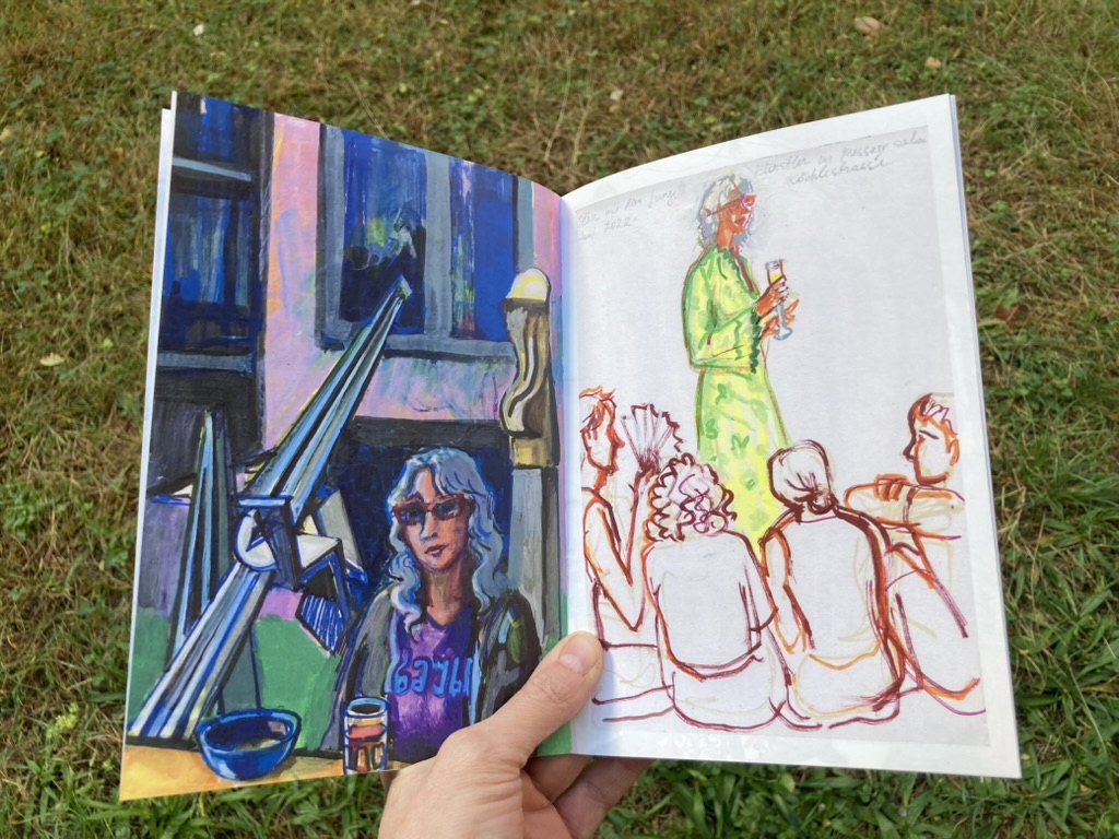 "Esther im Garten mit georgischem T-Shirt", 2020, "Esther mit jungen Künstlern", 2022. Doppelseite aus dem Zine "Esther" von Maria Pomiansky, 2026 