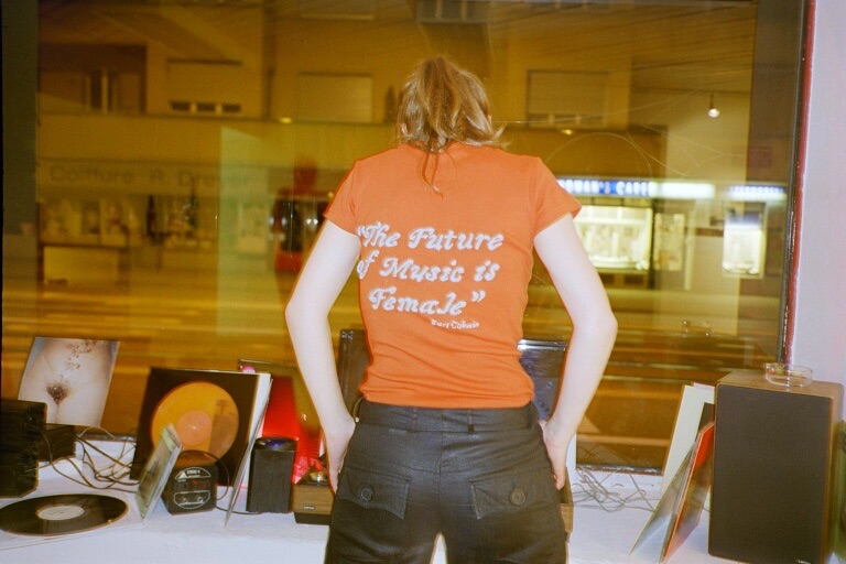  Andrea Thal spielt LPs und Singles aus ihrem Bad Sisters Archive, message salon Rigiplatz
