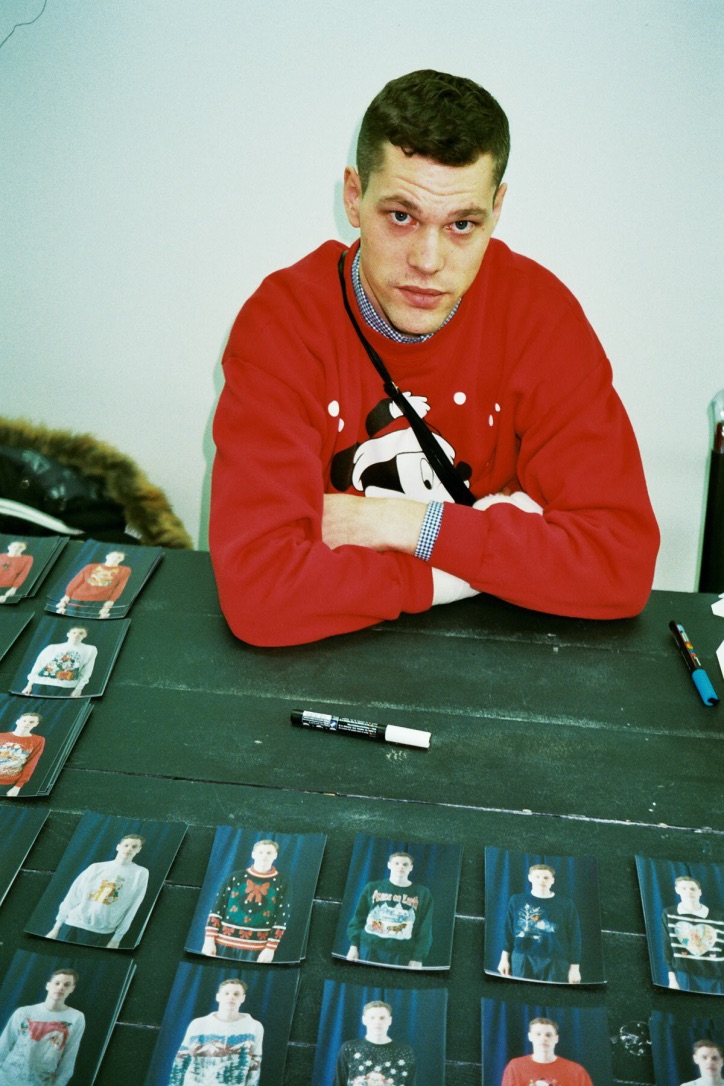 Lars Holdhus signs "Christmas-Sweater-Collection" postcards, Perla-Mode, Zurich