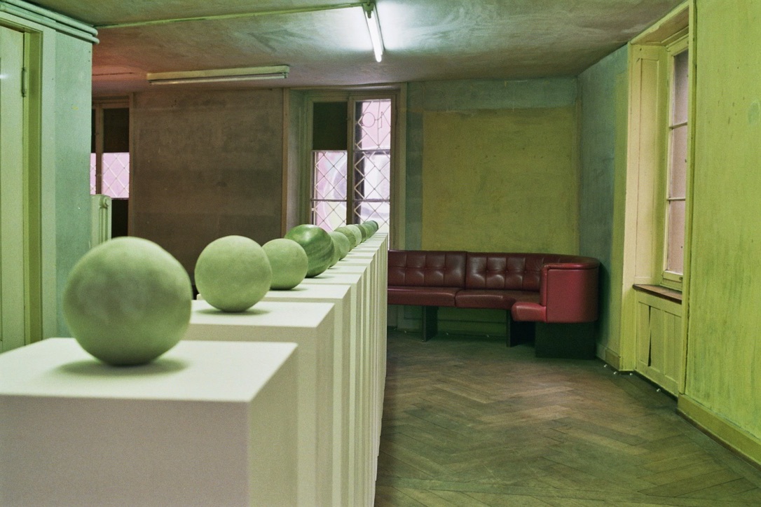 "Spill the beans", secret gäng, message salon, Perla-Mode, Zurich