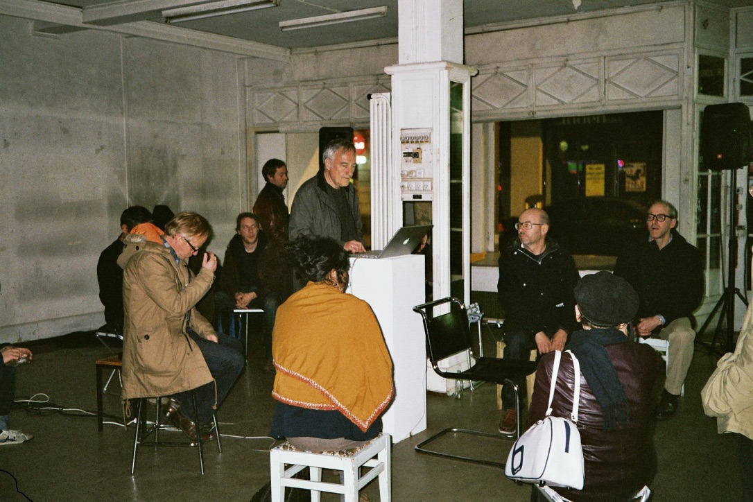  Stephan Wittwer plays computer, Perla-Mode, Zurich