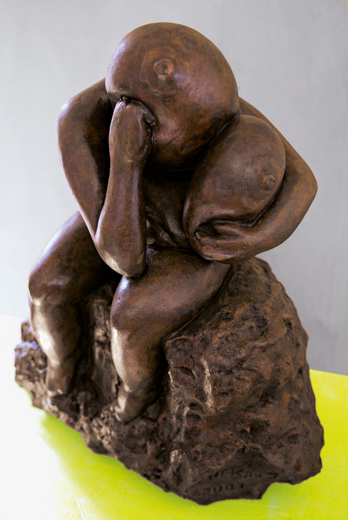 Mickry 3 “Die Denkende", 2007, Ytong, Acryl, Foto Mickry 3 
