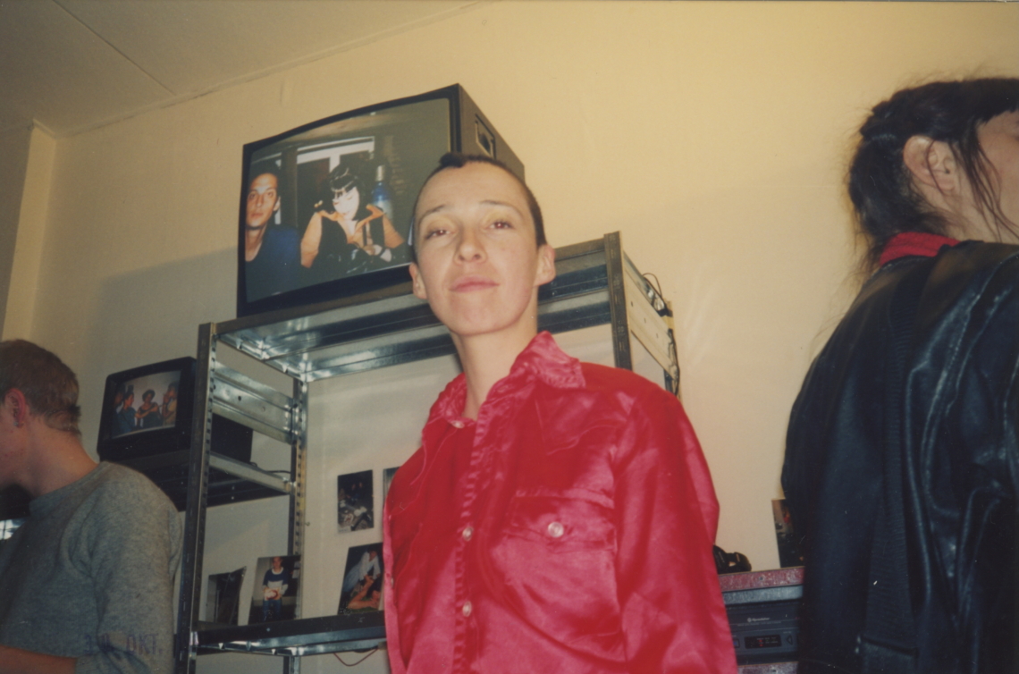 "Keine Tränen. Teil 2", Esther Eppstein, message salon, Zurich 1997, photo Manuela Ledermann