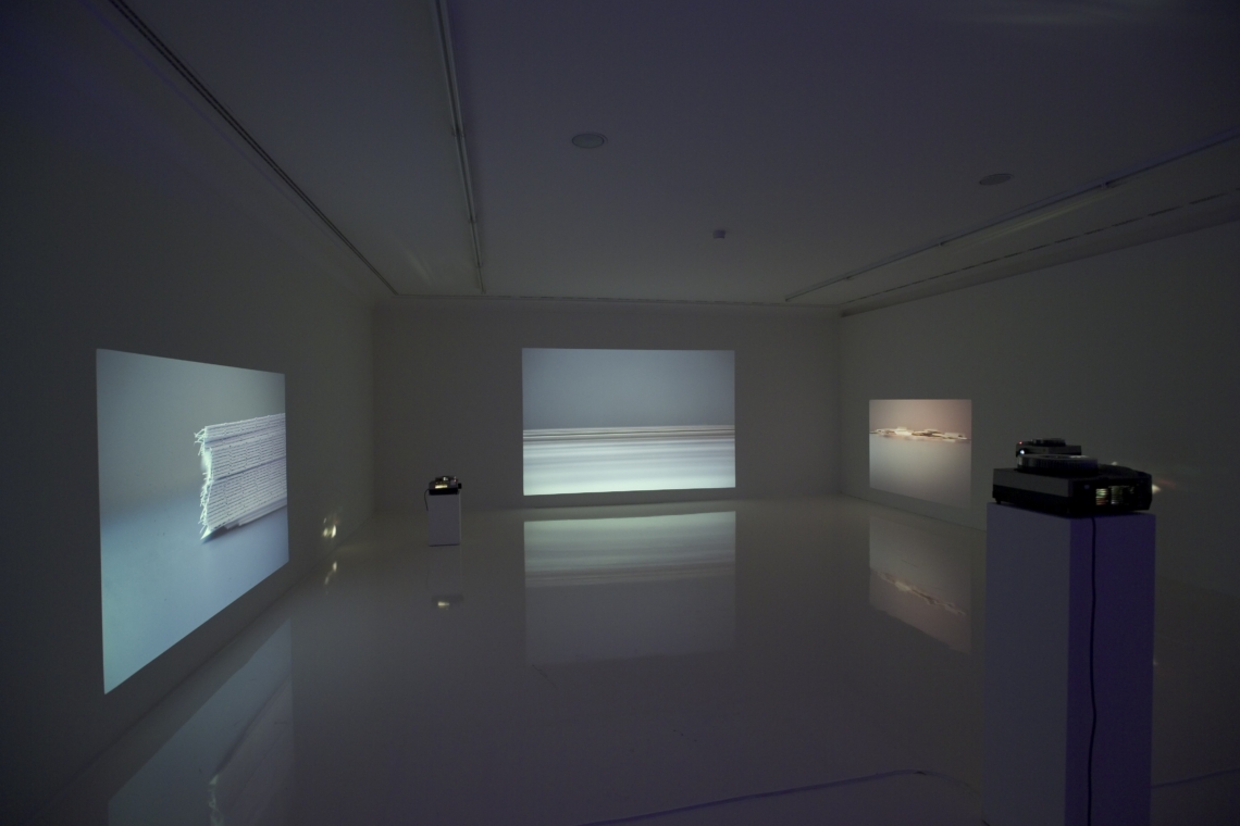 Saskja Rosset "Esther Eppstein lädt ein, Davix, Franziska Koch, Saskja Rosset und Alexis Saile", Helmhaus Zürich. Foto Mancia/Bodmer© FBM studio, 2005 