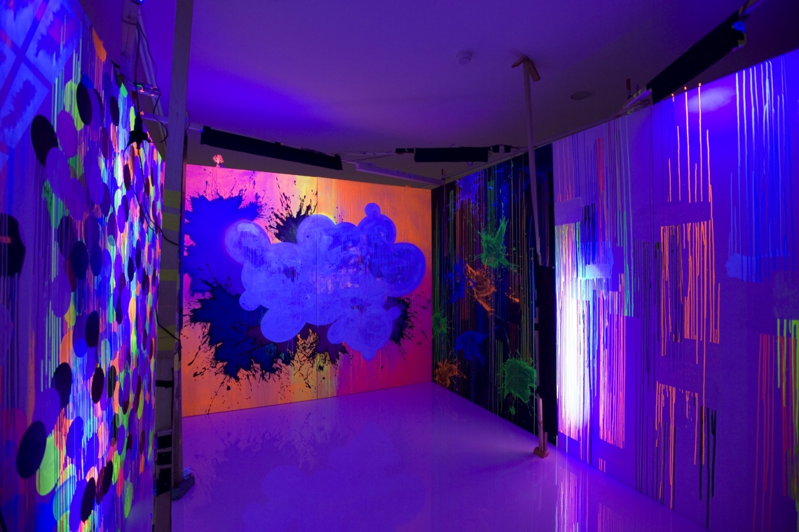 Davix "Esther Eppstein lädt ein, Davix, Franziska Koch, Saskja Rosset und Alexis Saile", Helmhaus Zürich. Foto Mancia/Bodmer© FBM studio, 2005 