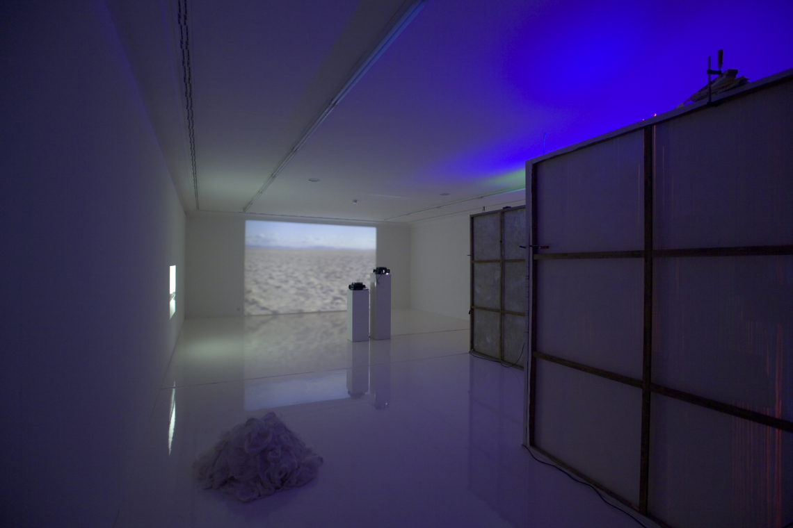 Davix, Saskja Rosset "Esther Eppstein lädt ein, Davix, Franziska Koch, Saskja Rosset und Alexis Saile", Helmhaus Zürich. Foto Mancia/Bodmer© FBM studio, 2005