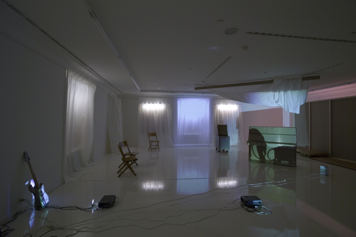 Franziska Koch "Esther Eppstein lädt ein, Davix, Franziska Koch, Saskja Rosset, und Alexis Saile", Helmhaus Zürich. Foto Mancia/Bodmer© FBM studio, 2005