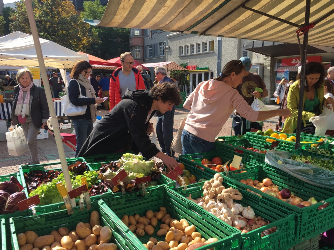 Ninutsa at the market in Oerlikon