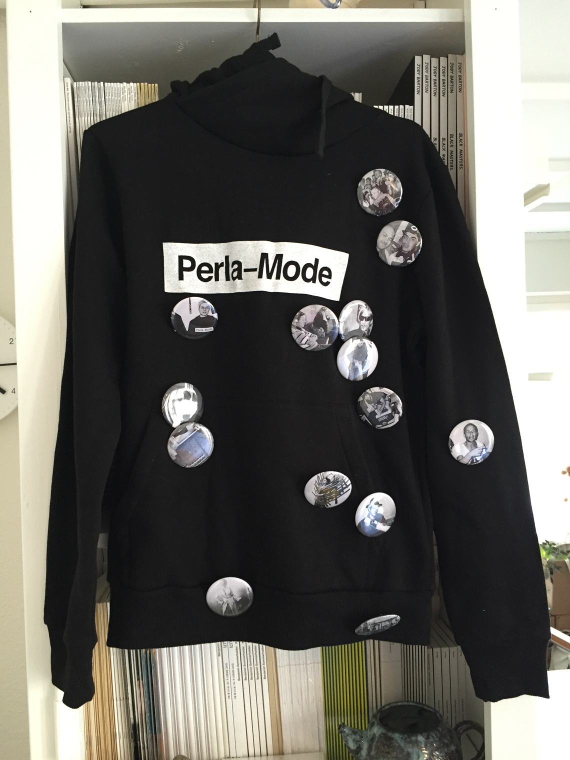 Souvenirs: message salon Pins und Perla-Mode-Hoodie