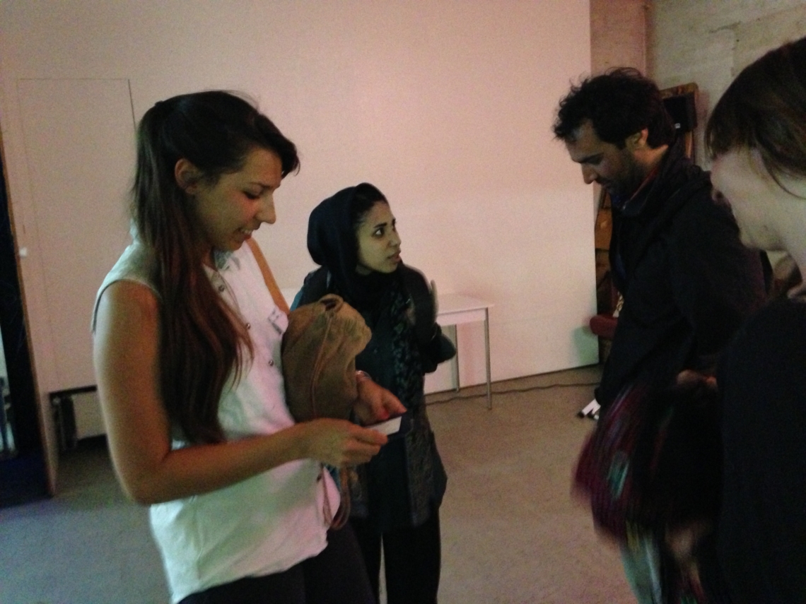 Shamsia Hassani und Shakyla Hussain von Focus Association, in der Perla-Mode