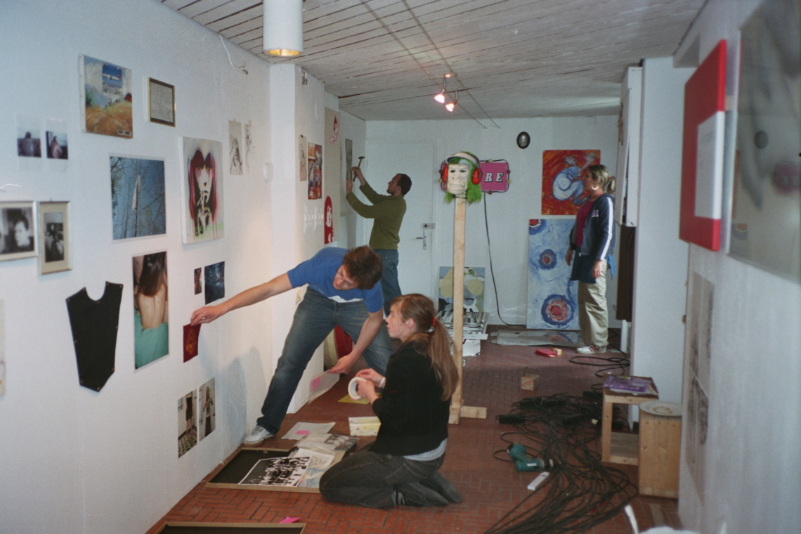 PAC "plus 100 artists group show", set up, message salon Rigiplatz, Zurich