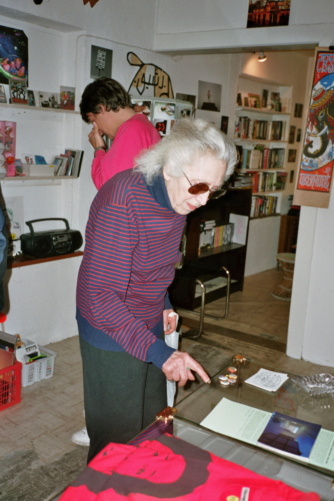 Die message salon shop Liquidation! Mit Frau Genkinger, Nachbarin, message salon Rigiplatz, Zürich