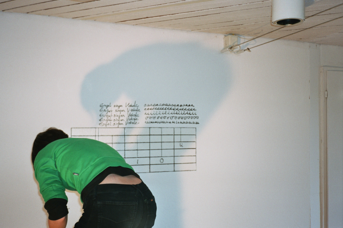 Isabela Branč "Bez naslova – ohne Titel", Aufbau der Ausstellung, message salon Rigplatz, Zürich