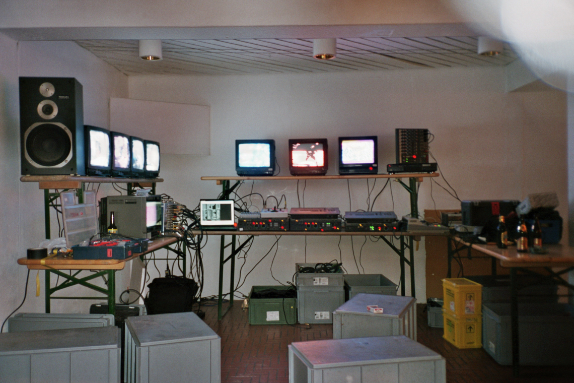 Chatzemusig, Video, Kamera, live Übertragung von Tomas Kudrna, message salon Rigiplatz, Zürich