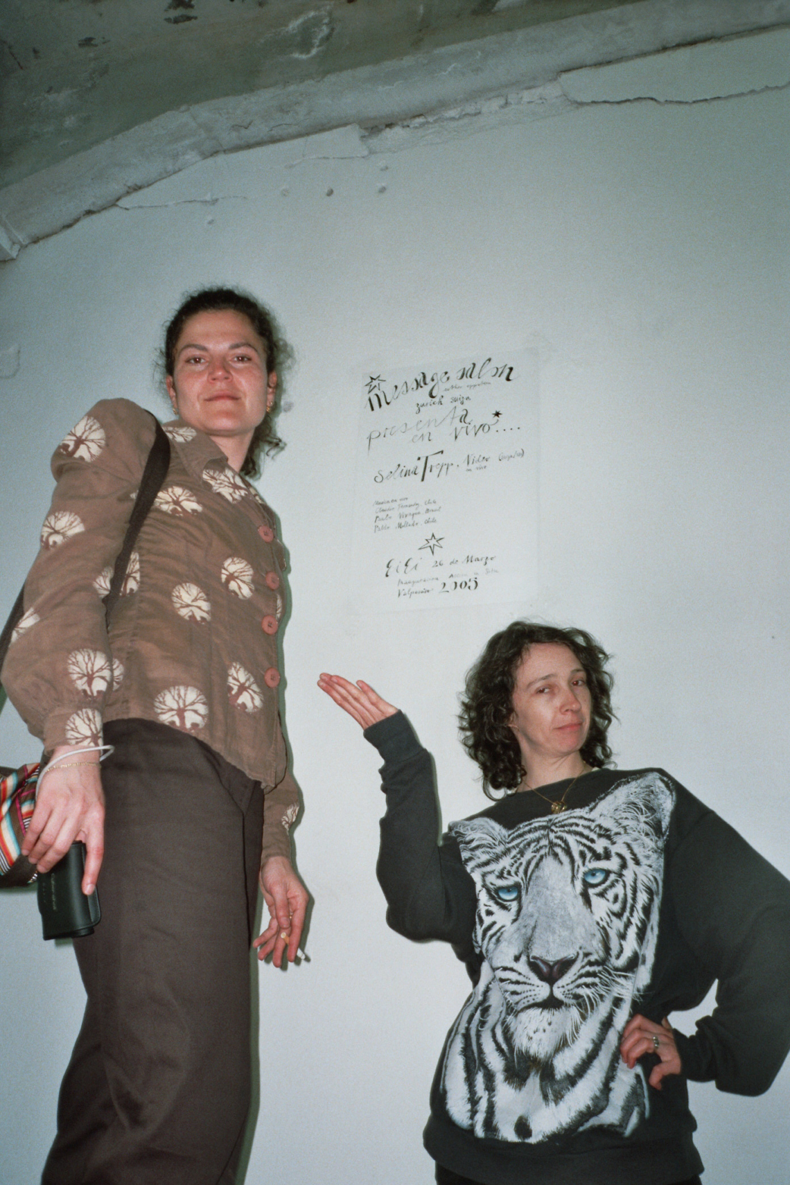 EiEi, Selina Trepp und Esther Eppstein, message salon, "In Situ Action", Valparaiso port, Chile