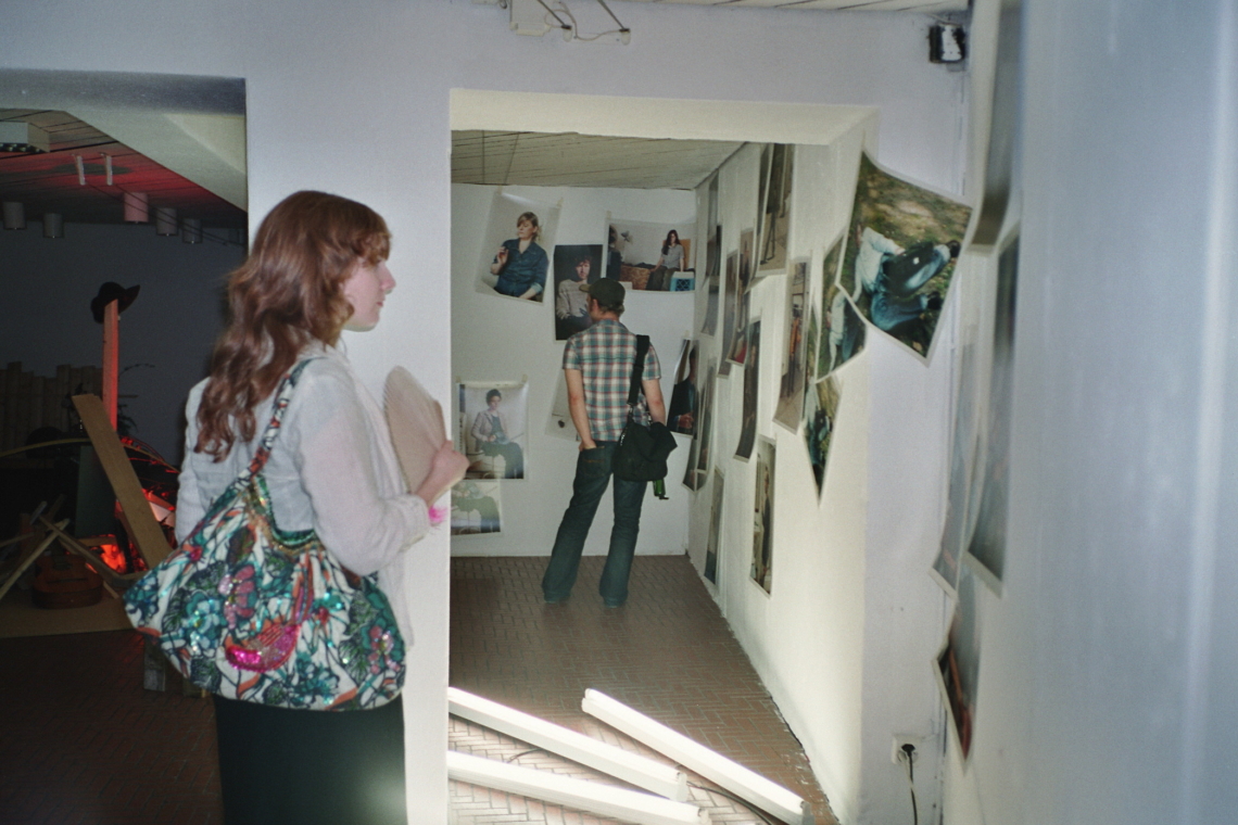 Karin Müller "Lagerfeuer", message salon Rigiplatz, Zürich