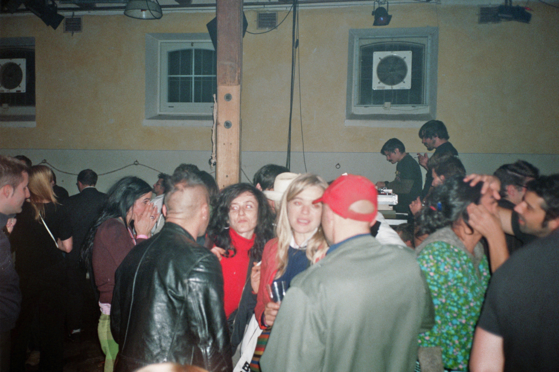 message salon präsentiert "Casino Dream Version", "Tazos", Performance, Stall 6, Theaterhaus Gessnerallee, Zürich