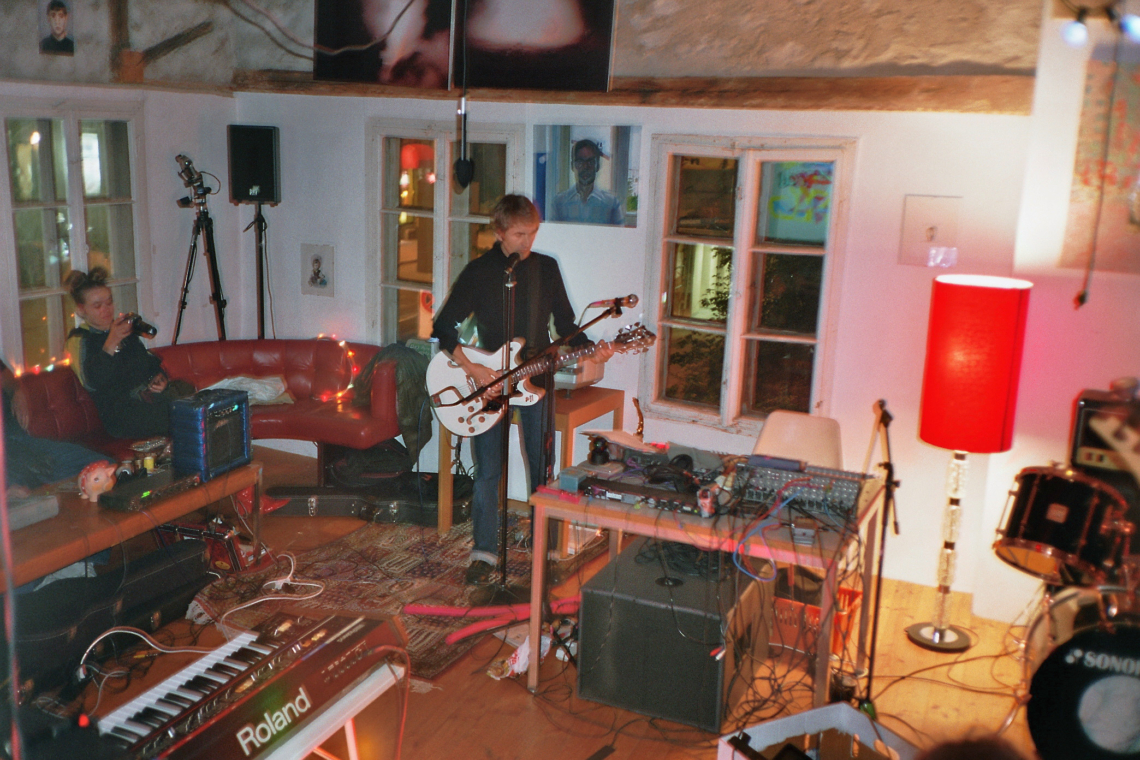 Miss Stini Chatzemusig, d'Rumpelchammere, message salon Rigiplatz, Zürich