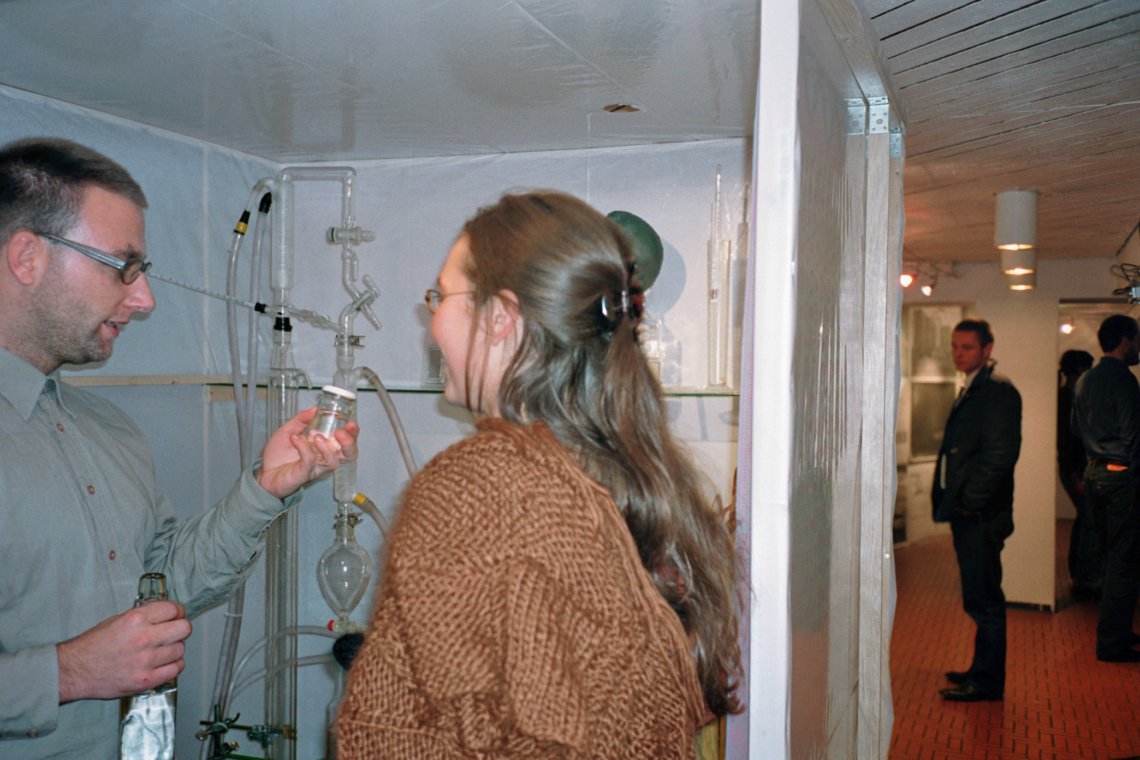 planet22 "microscopium/ out of orbit", Dirk Meinzer "Sirenen-Bar", message salon Rigiplatz, Zürich