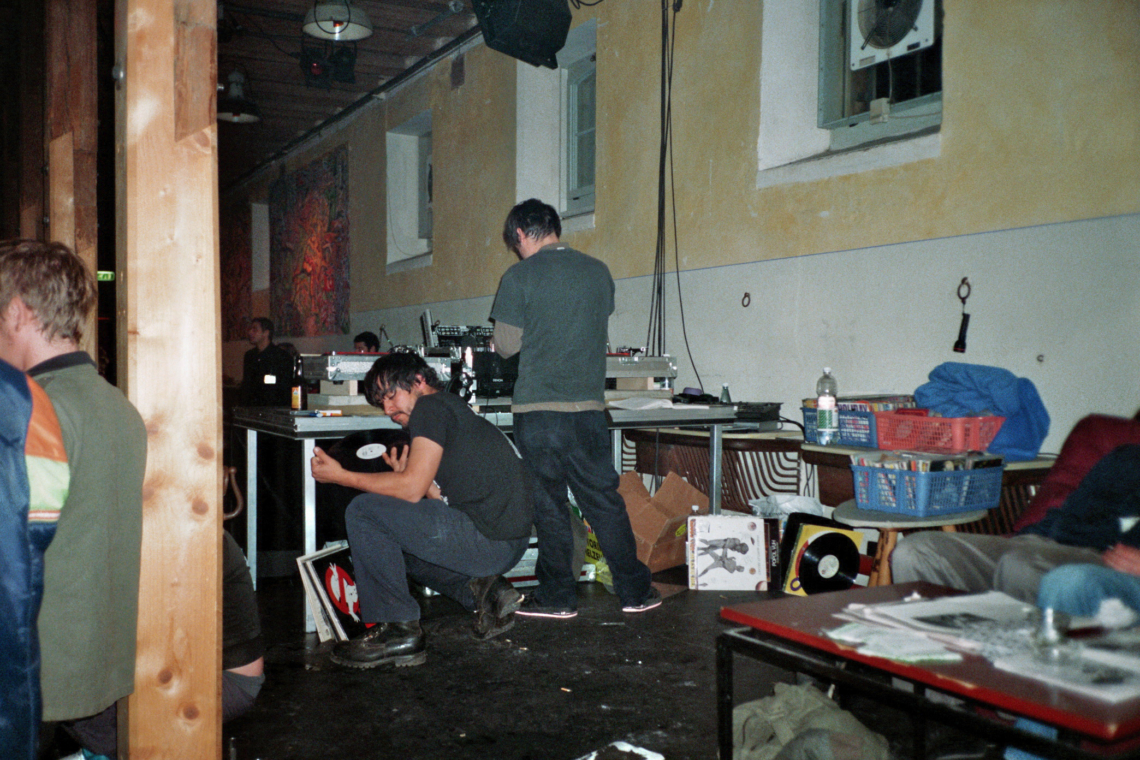 message salon präsentiert "Casino Dream Version", "Tazos", Performance, Stall 6, Theaterhaus Gessnerallee, Zürich