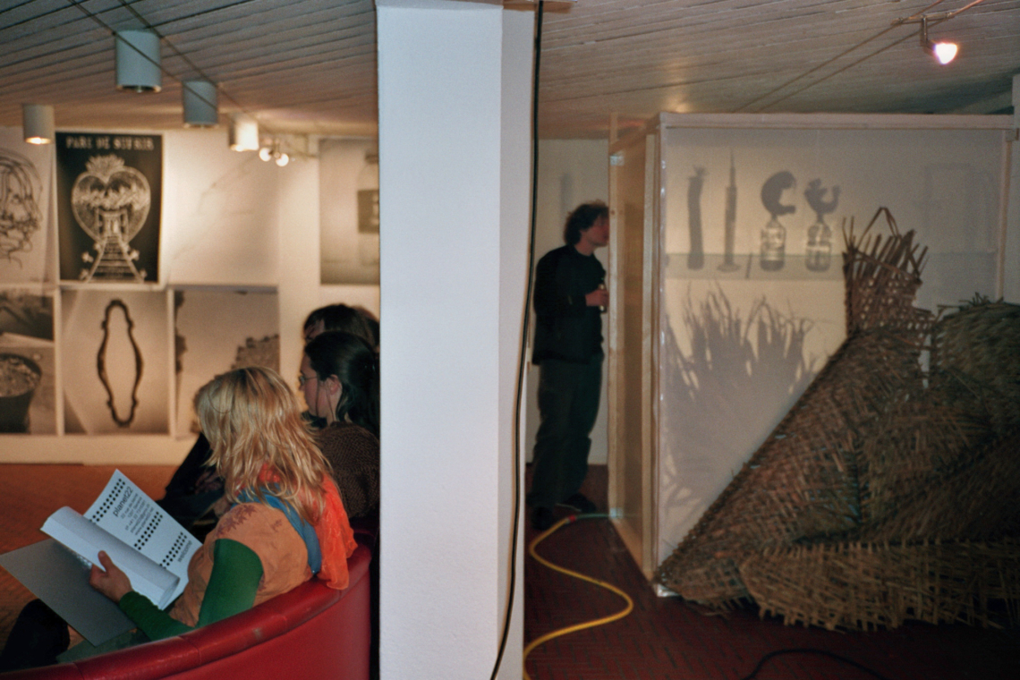 planet22 "microscopium/ out of orbit", message salon Rigiplatz, Zürich