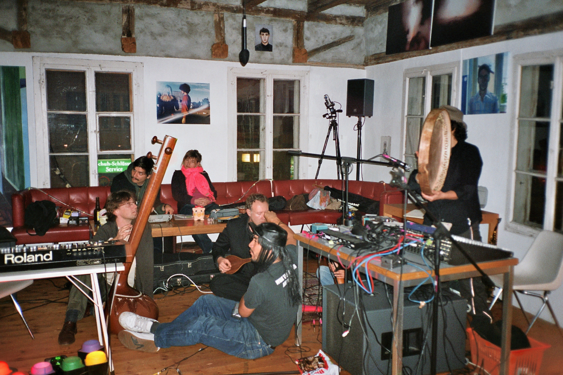 Miss Stini Chatzemusig, d'Rumpelchammere, message salon Rigiplatz, Zürich