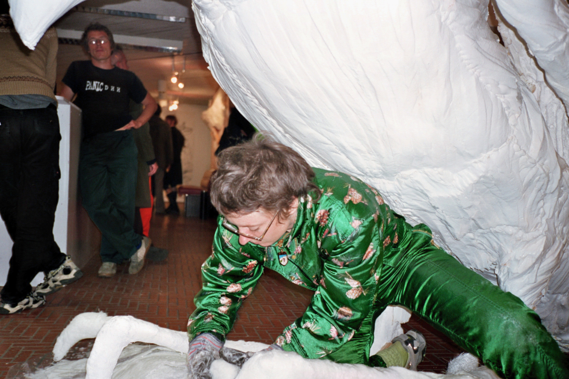 biopop. hinakunst. unkraut. "Jagdfieber", Vernissage, performance by Hiva Strüver, message salon Rigiplatz, Zurich