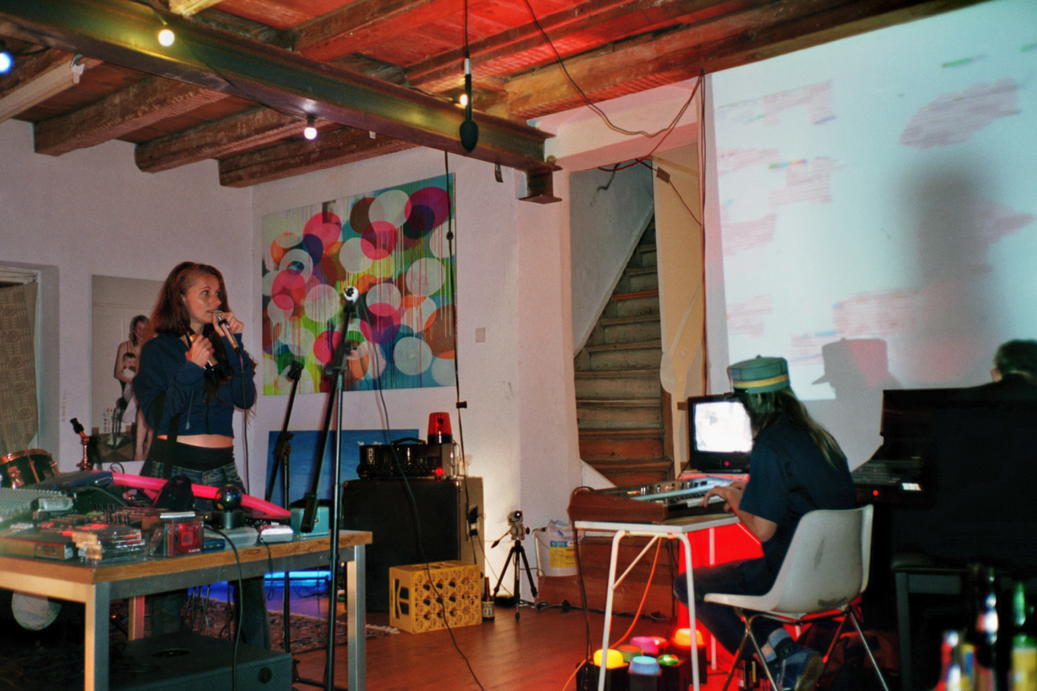 Miss Stini Chatzemusig, d'Rumpelchammere, message salon Rigiplatz, Zürich