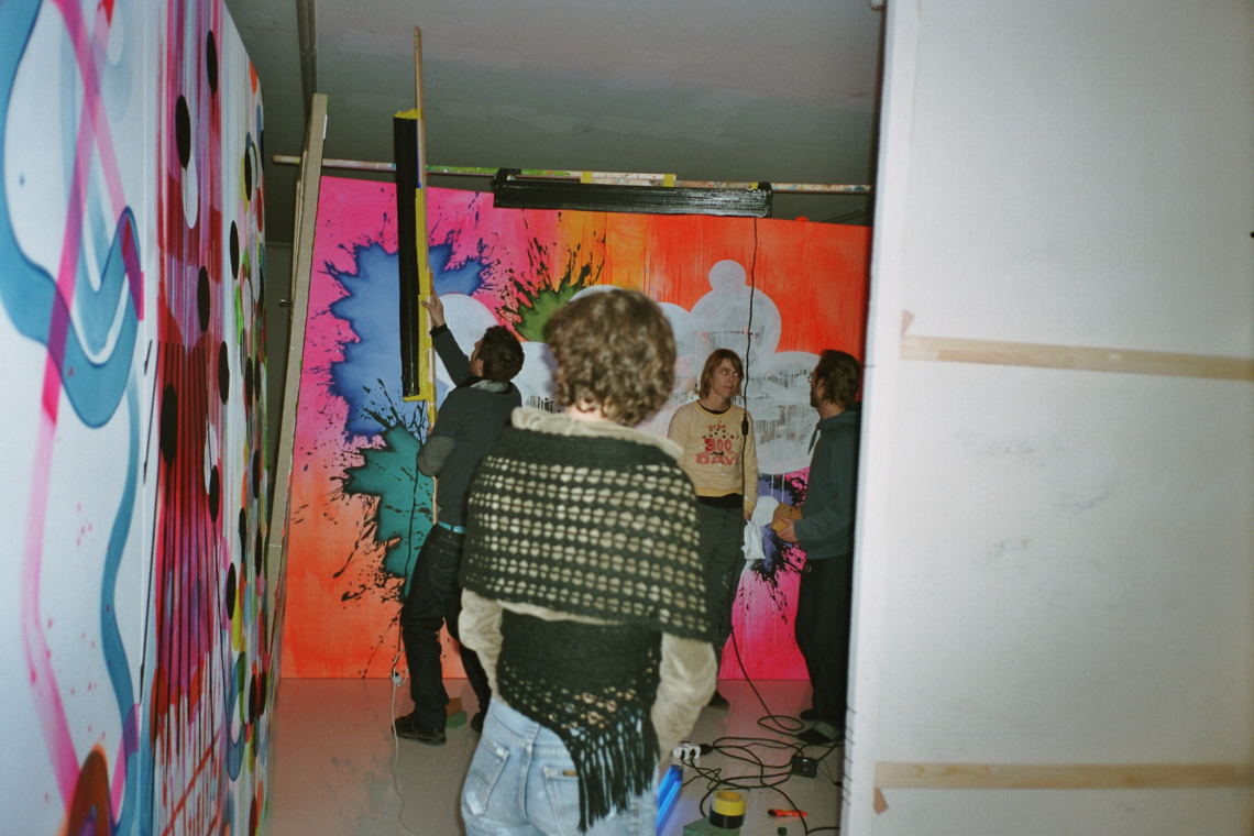 "Esther Eppstein lädt ein, Davix, Franziska Koch, Saskja Rosset, und Alexis Saile", Aufbau der Ausstellung, Helmhaus Zürich