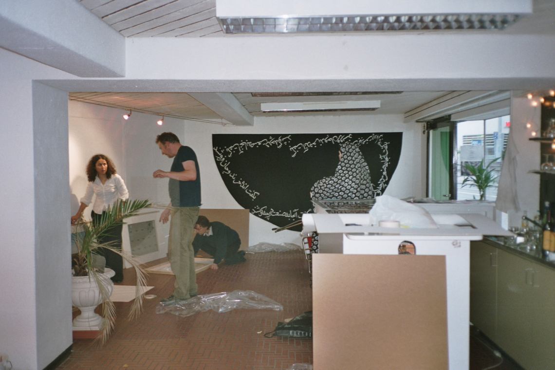 Afsar Sonia Shafie und Martin Frei "Sodagary/Trade", Aufbau der Ausstellung, message salon Rigiplatz, Zürich