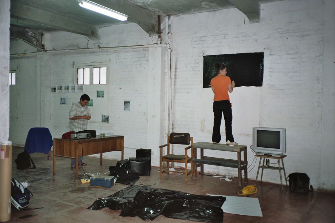 EiEi, Aufbau "In Situ Action", Selina Trepp, Claudio Fernandez Sini, message salon, Valparaiso port, Chile