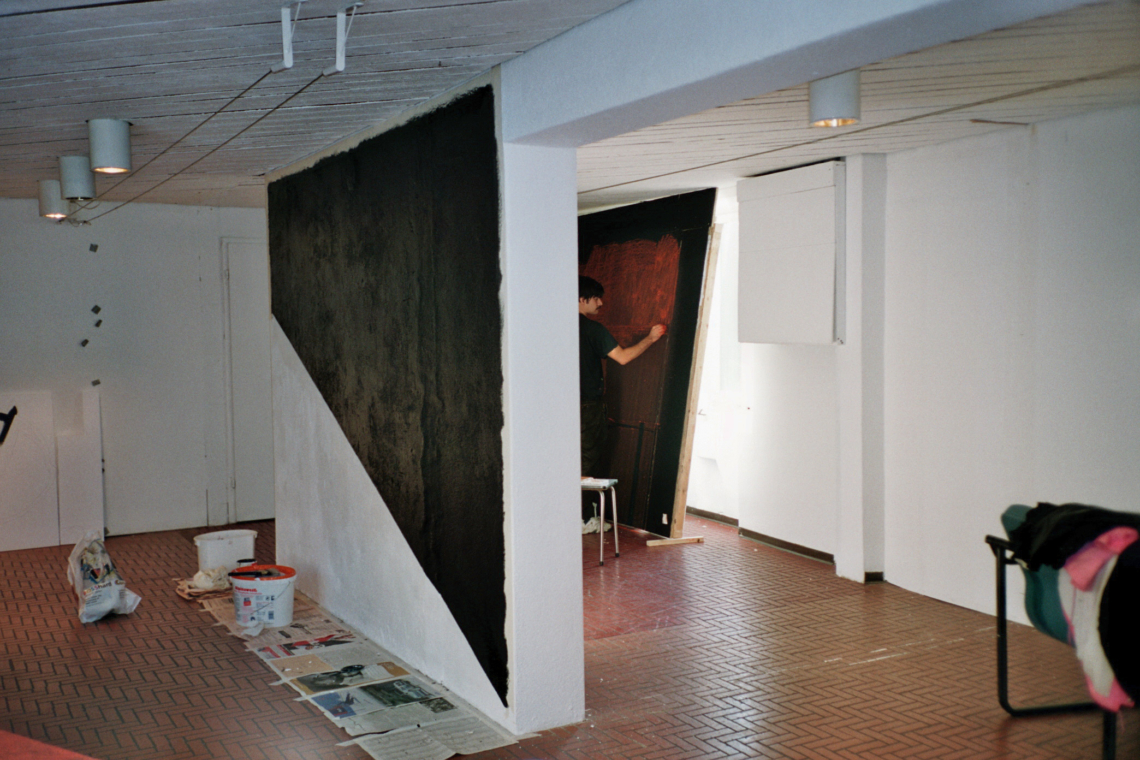 Felipe Mujica "Dispersed Pieces of Something", exhibition setup, message salon Rigiplatz, Zurich