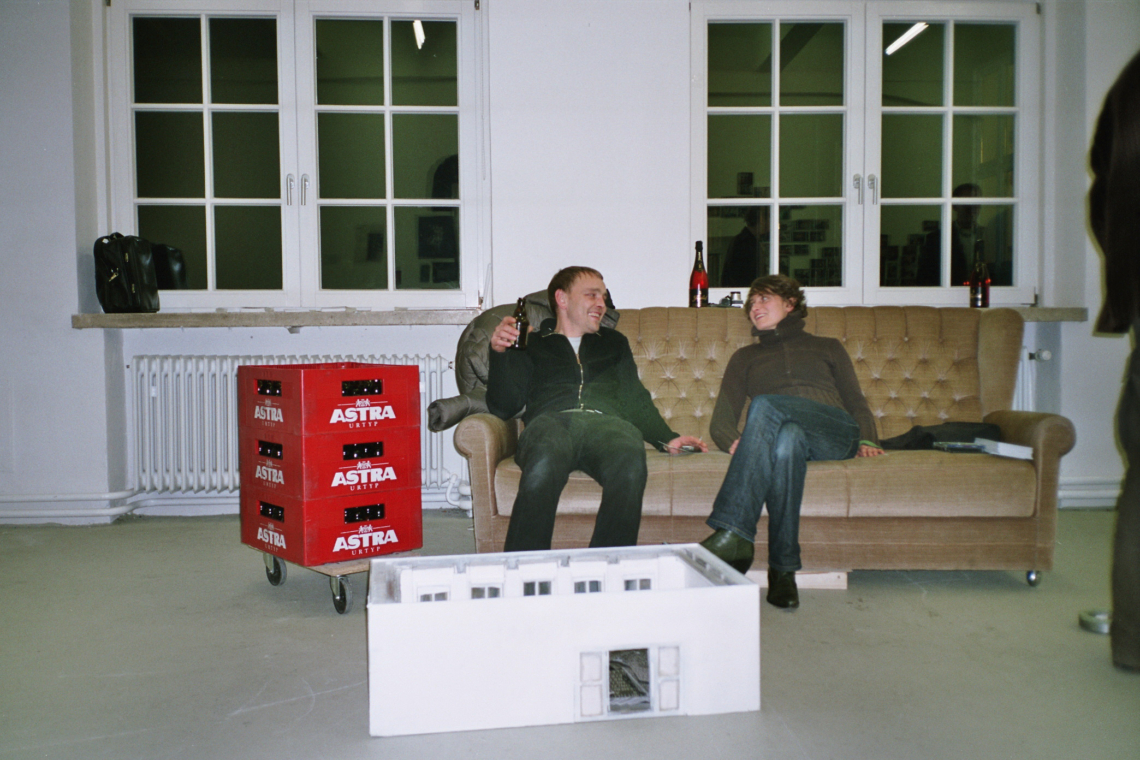 "Run-Spaces", Aufbau der Ausstellung mit Saskja Rosset und Kurator Lutz Krüger, G.d.H.f.b.K, Hamburg, Deutschland 