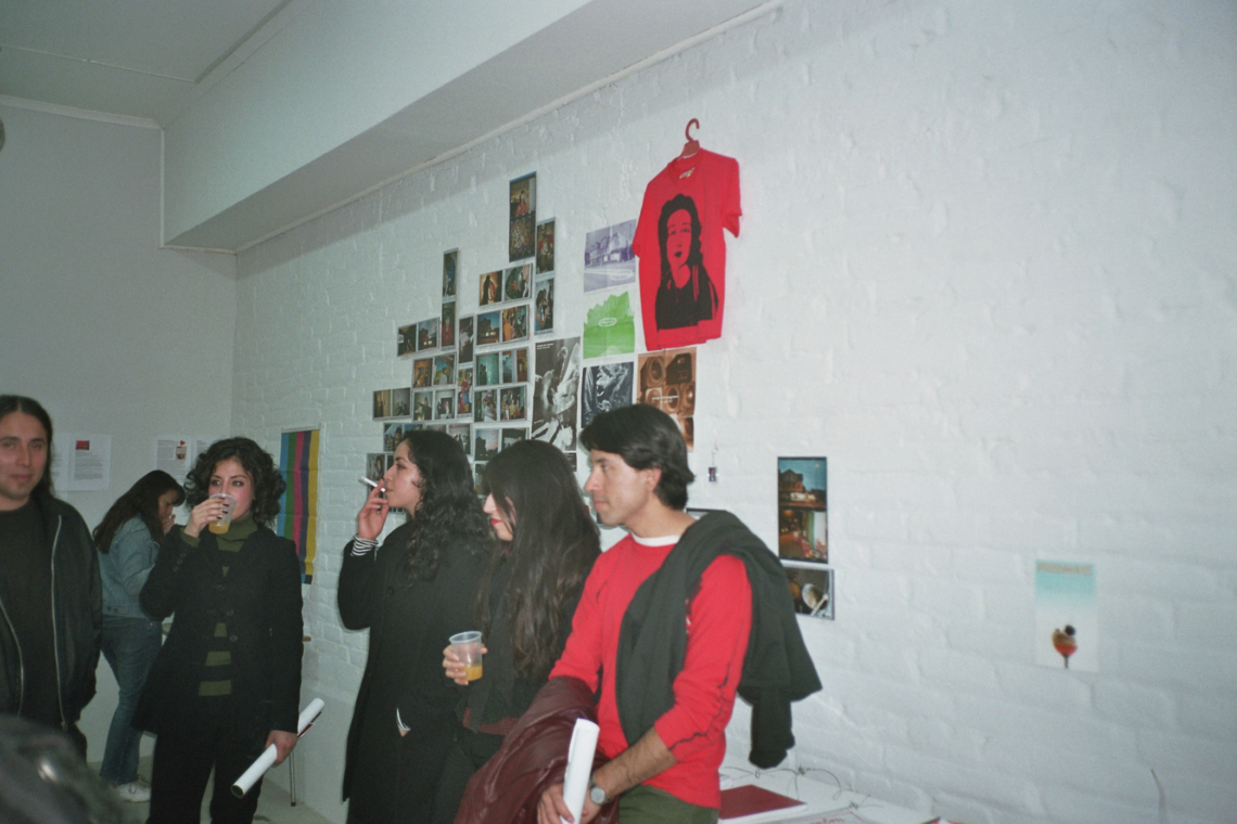 EiEi, Vernissage der Ausstellung, message salon Installation, Document Center, Valparaiso, Chile