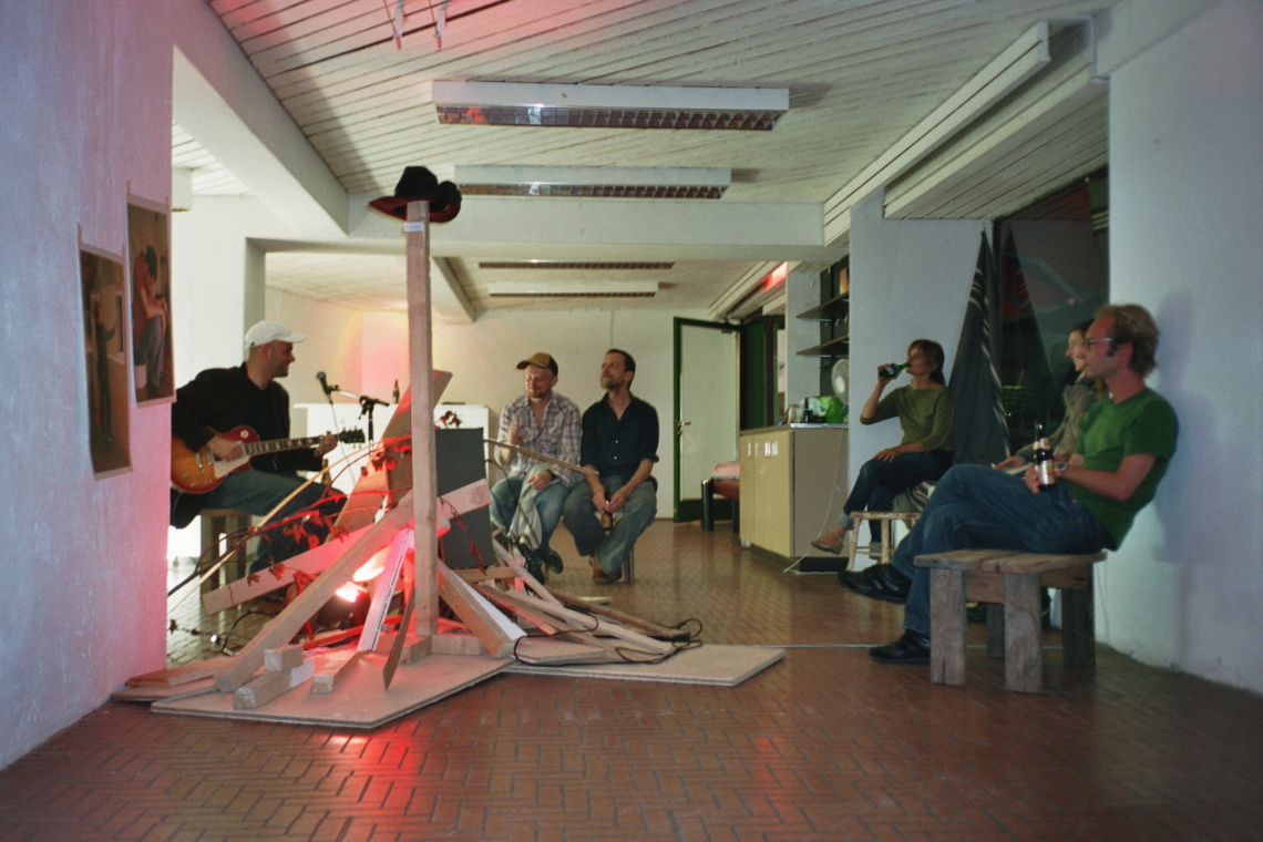 Karin Müller "Lagerfeuer", message salon Rigiplatz, Zürich