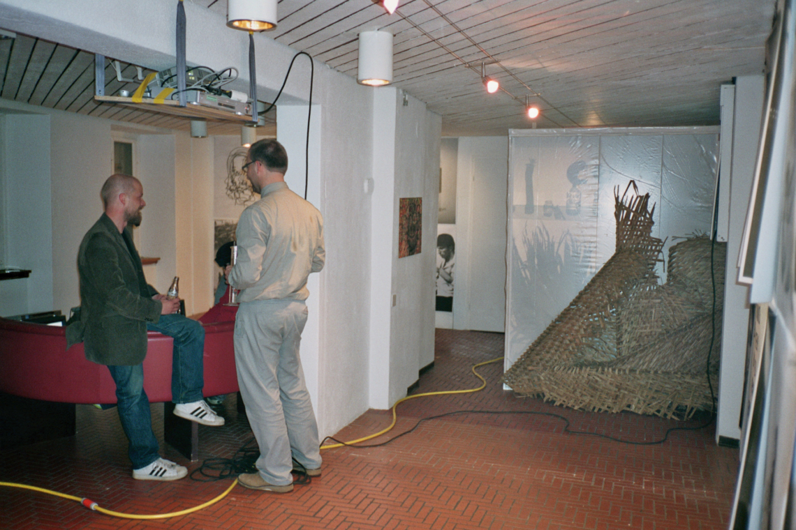 planet22 "microscopium/ out of orbit", message salon Rigiplatz, Zürich