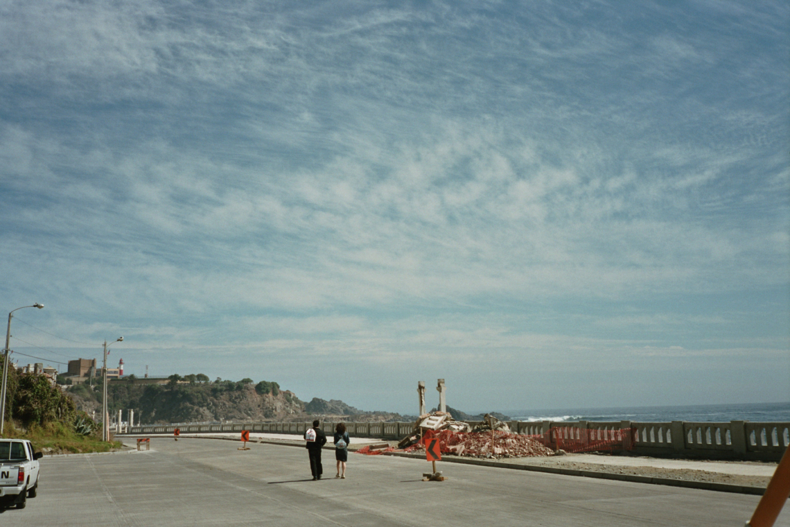 EiEi, Selina Trepp, message salon und Diego Fernández, Galeria Chilena, Ausflug ans Meer, Valparaiso, Chile