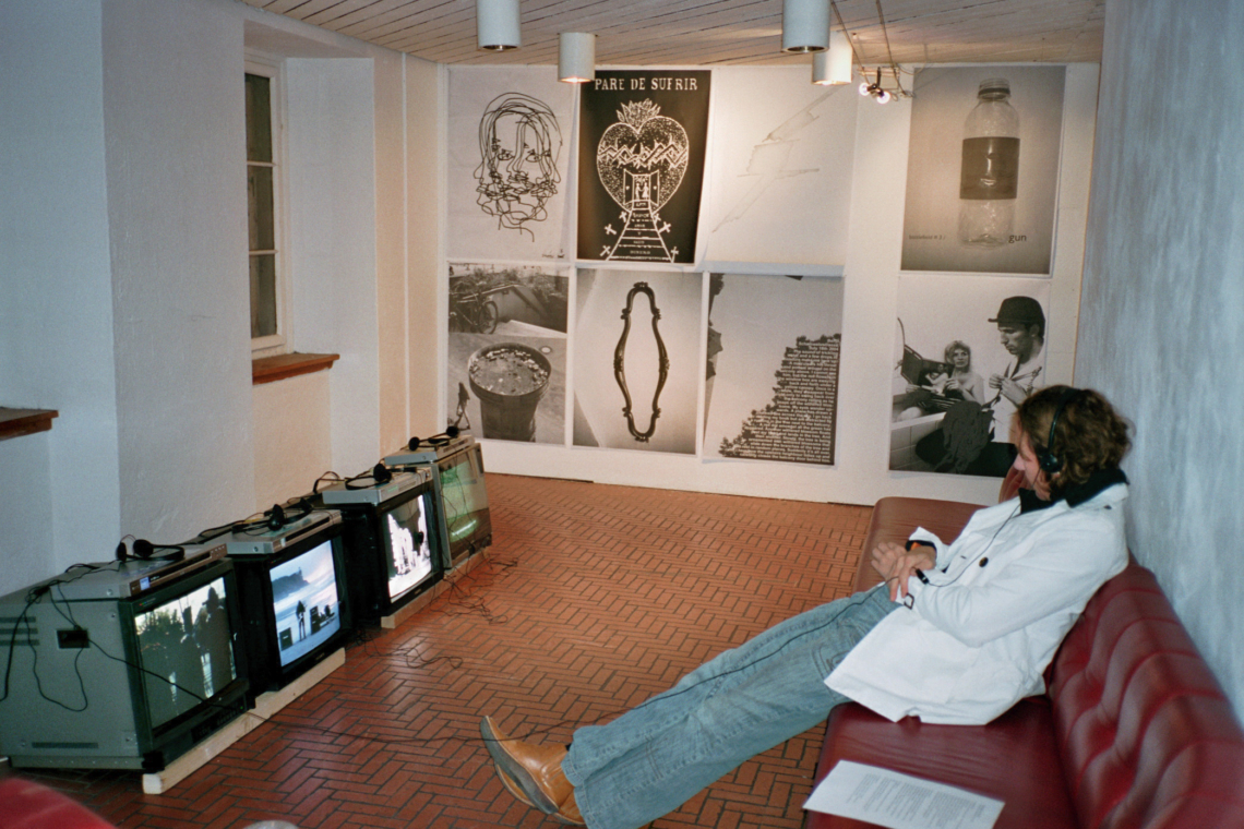 planet22 "microscopium/ out of orbit", "Old Habits Die Hard", message salon Rigiplatz, Zürich